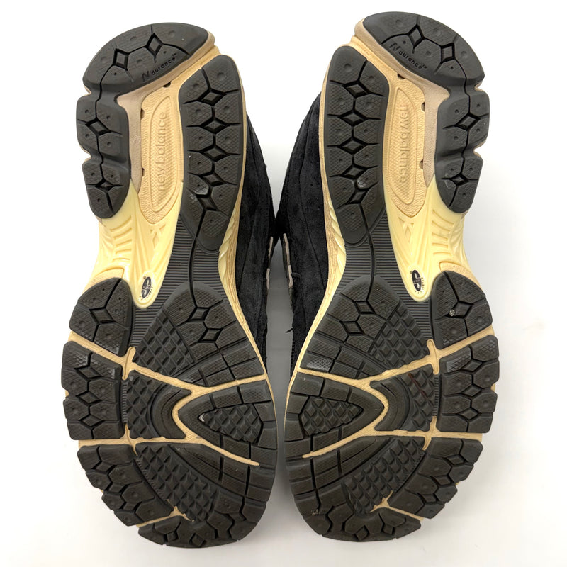 New Balance 2002R Black Dark Grey