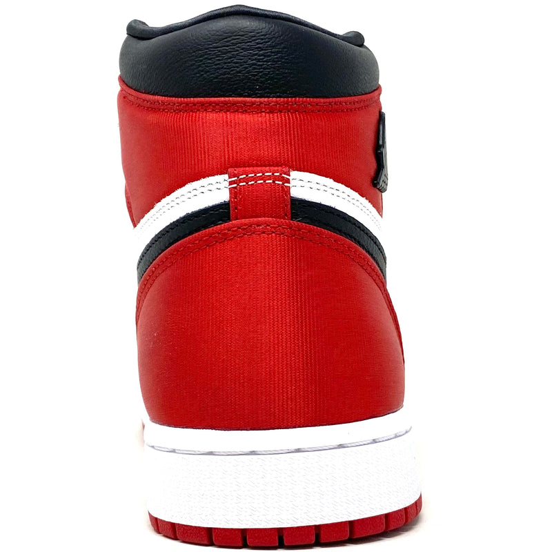 Air Jordan 1 Retro High 'Satin Black Toe' Mujer